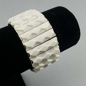 Bracelet White Plastic Silver Metal Stretch Expand